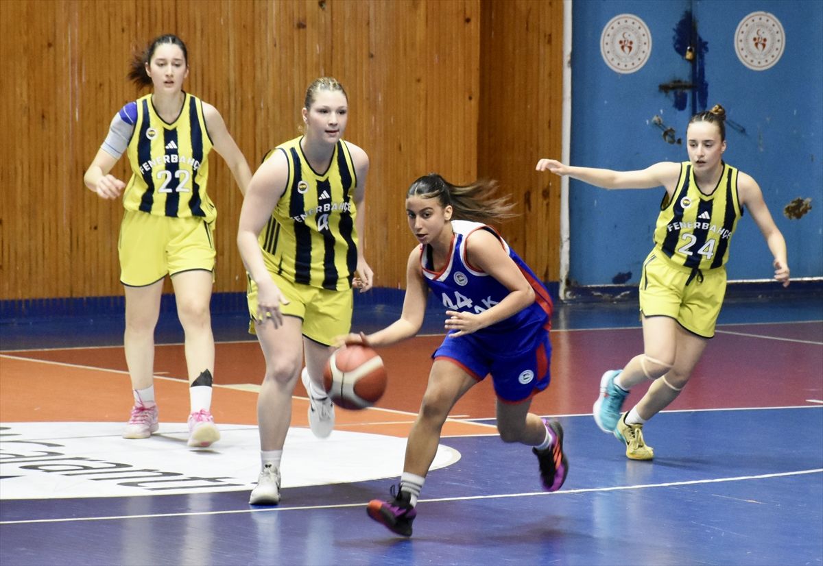 14 Yaş Altı Kızlar Türkiye Şampiyonası Devam Ediyor