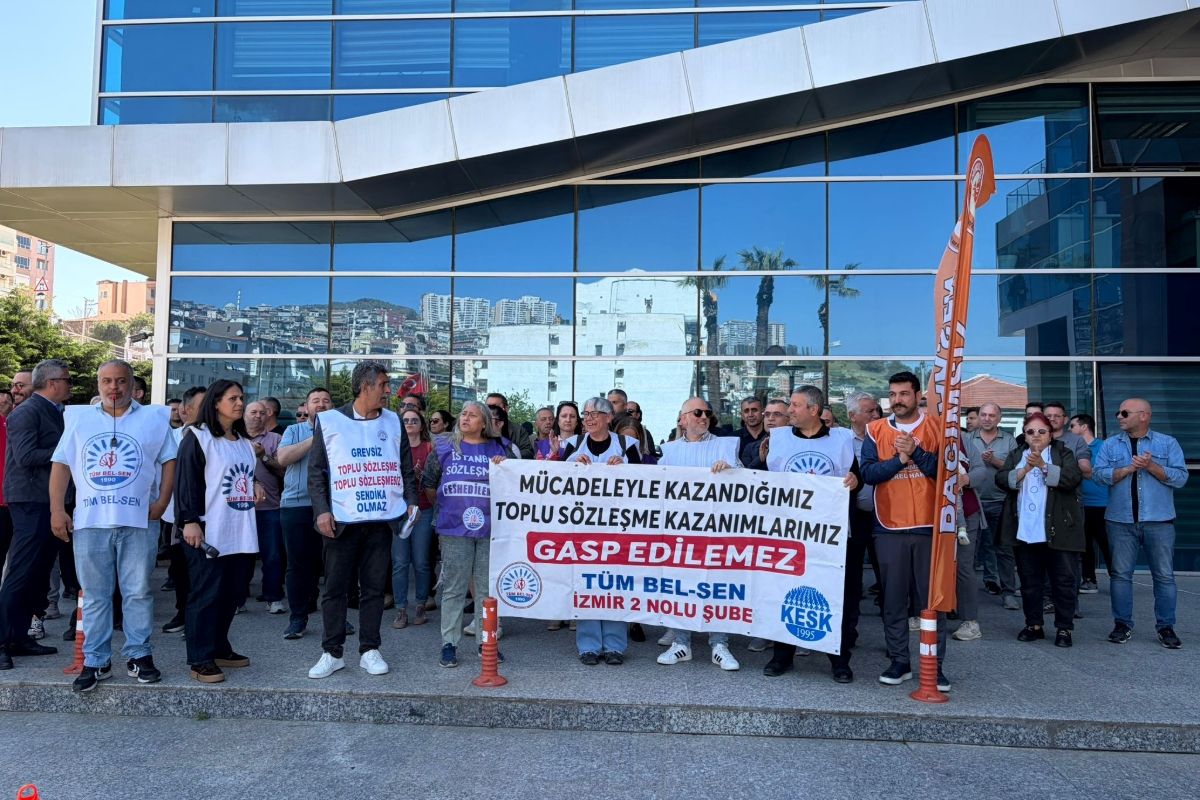 Bayraklı Belediyesi\'nde Memurlardan Eylem