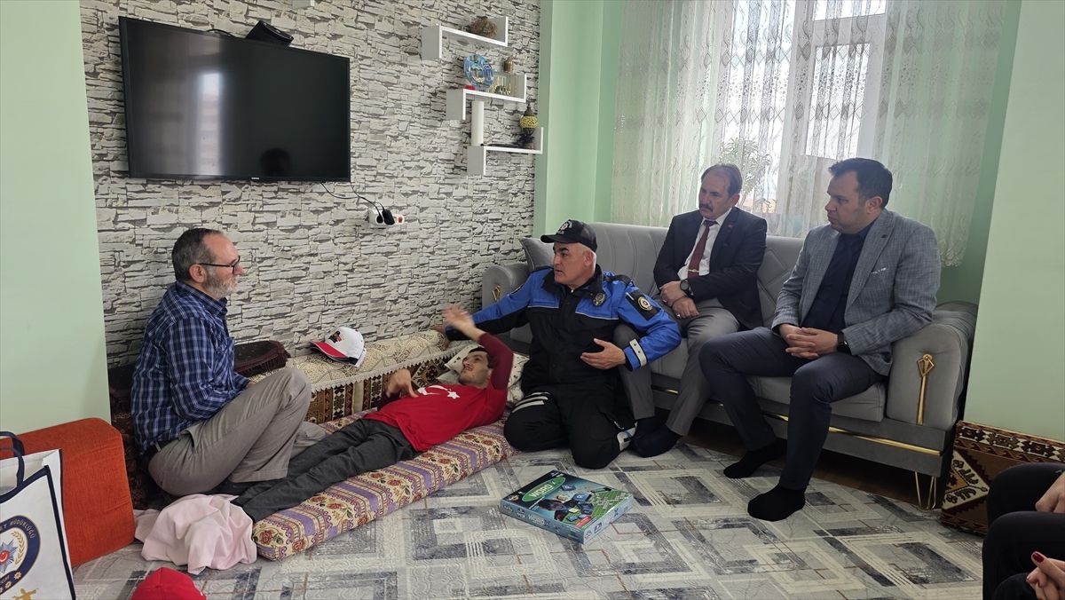 Engelli Oğluna Destek Aparatı Yapan Baba Ziyaret Edildi