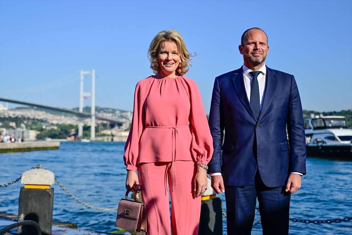 Belçika Kraliçesi Mathilde ve beraberindeki heyet Ortaköy\'ü gezdi