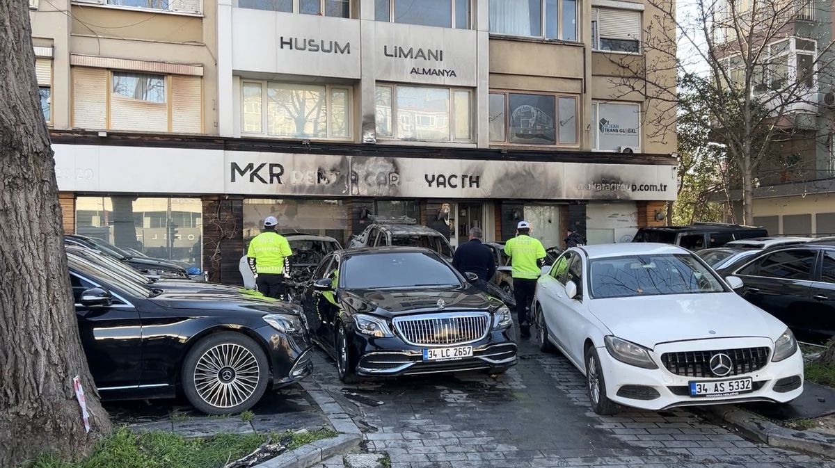 Beşiktaş\'ta 14 aracı kundaklanıp villası kurşunlandı: Kimseye verecek 1 liramız yok