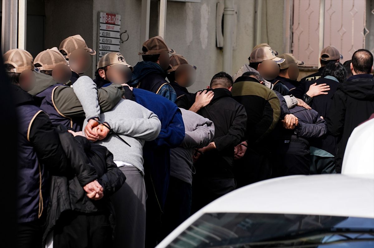 Beşiktaş\'taki Terör Saldırısında 12 Şüpheli Adliyeye Sevk Edildi