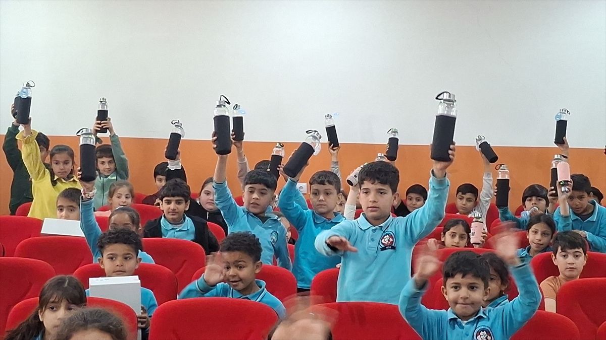 Beypazarı\'nda Öğrencilere Spor Malzemesi Dağıtıldı