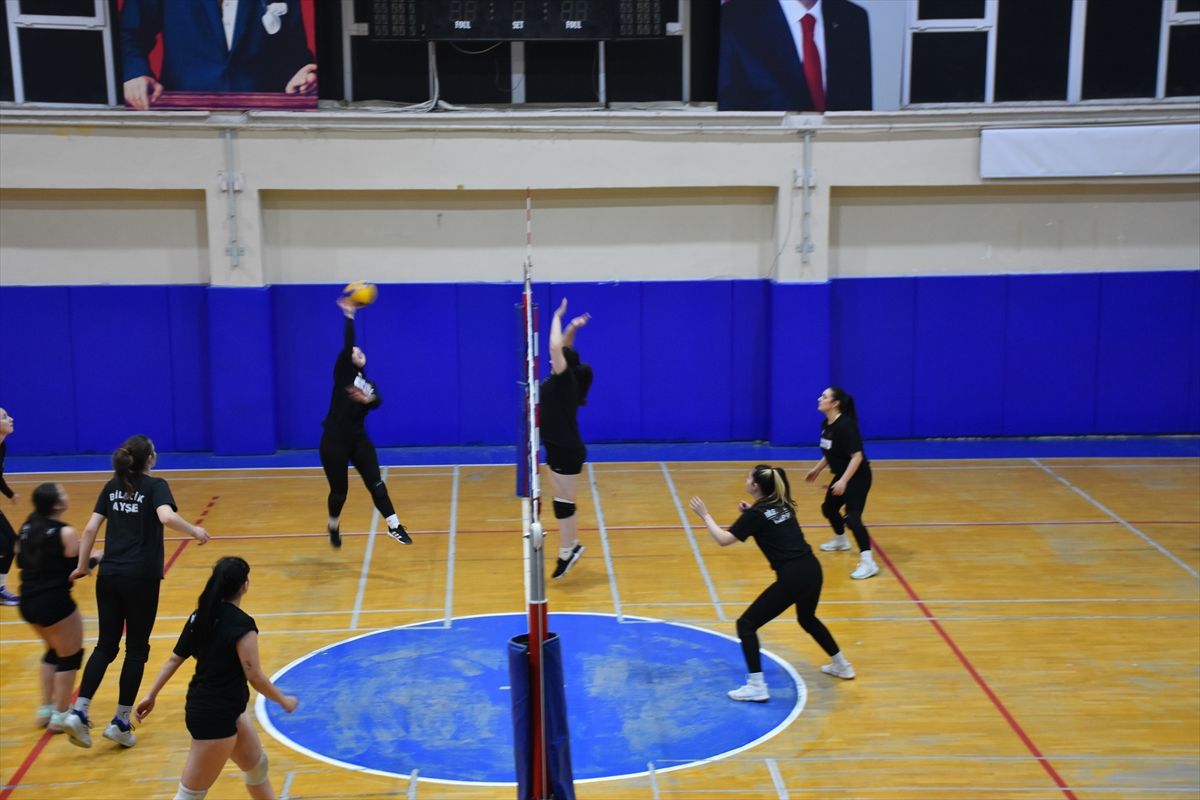 Bilecik\'in kadın voleybol takımı 2. Lig için sahaya çıkıyor