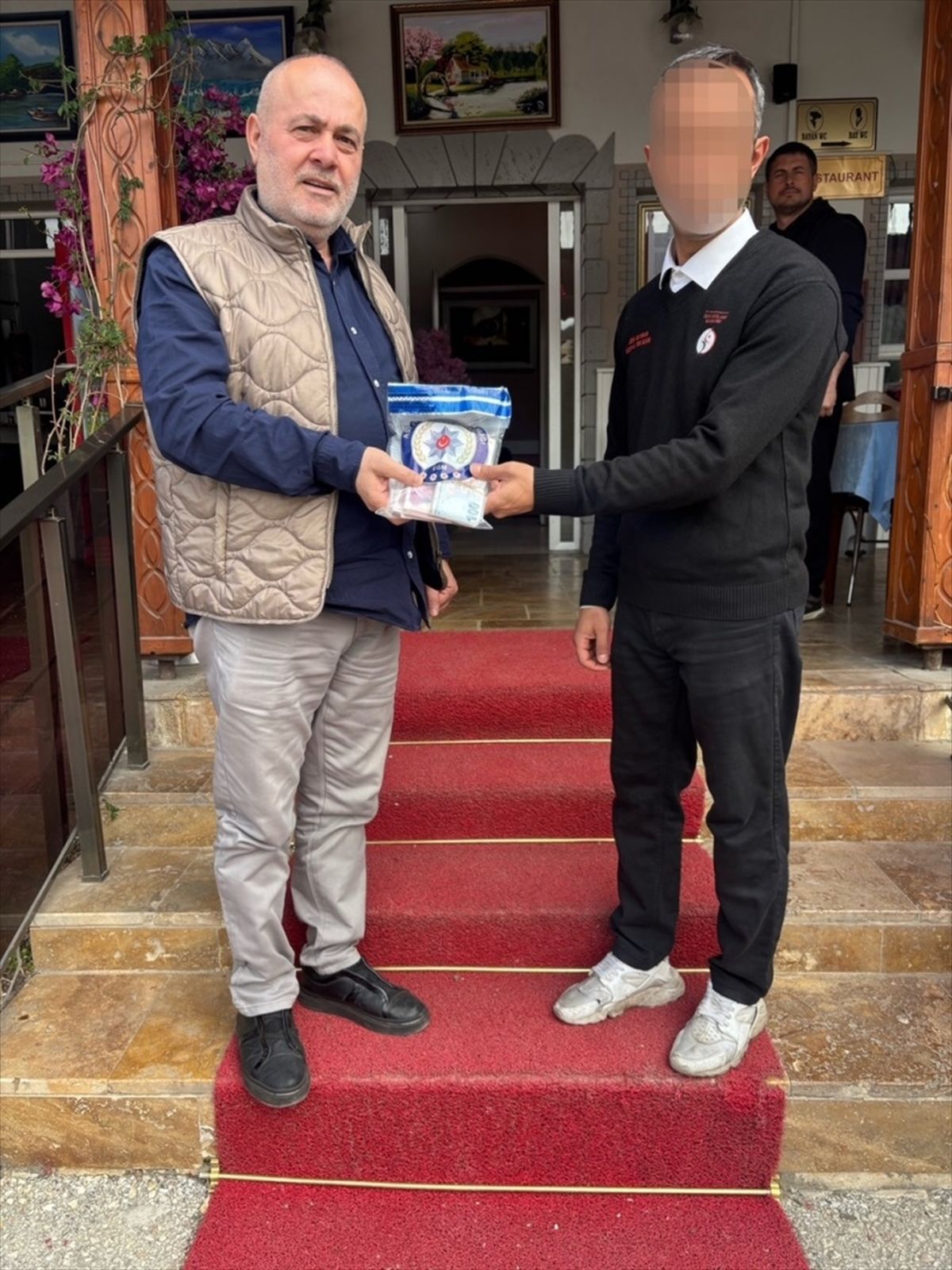 Unutulan Montun İçindeki Para Sahibine Teslim Edildi