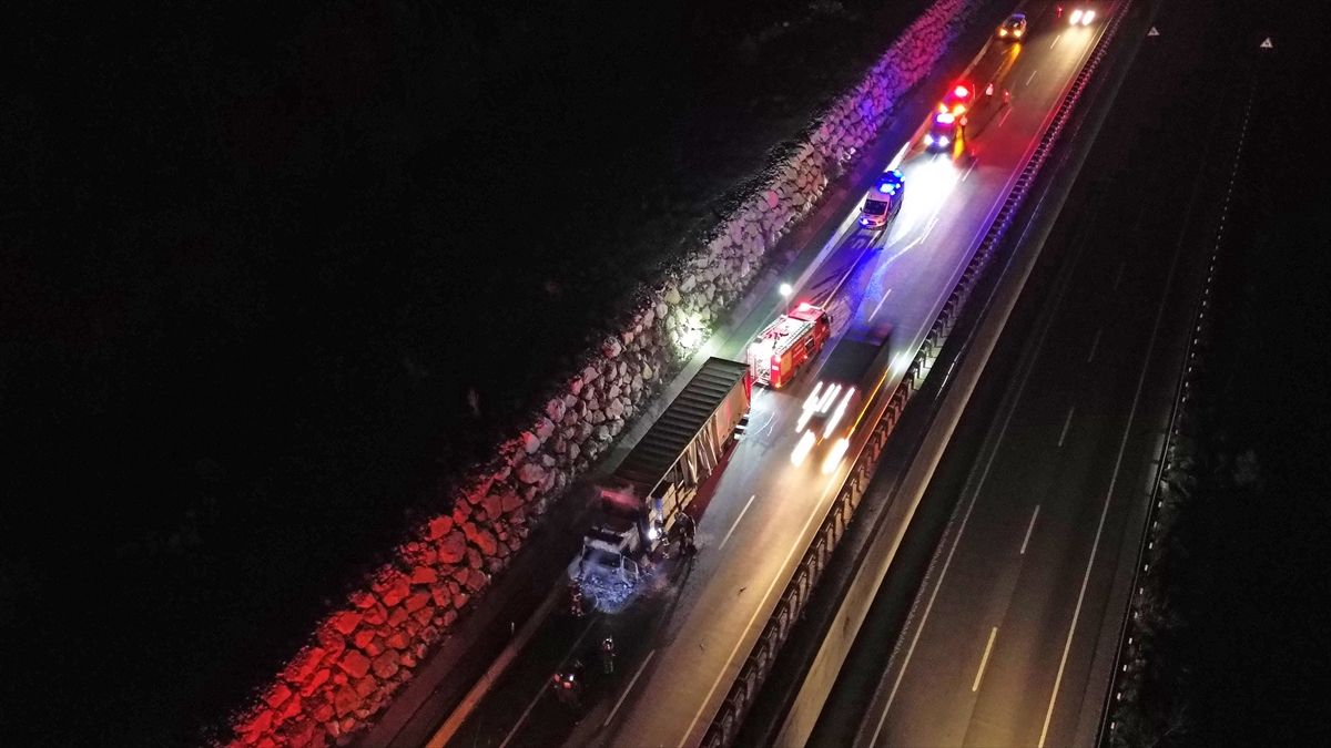 Bilecik\'te Un Yüklü Tırda Yangın