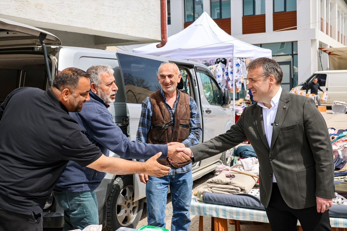 Vali Sözer Gölpazarı Semt Pazarını Ziyaret Etti