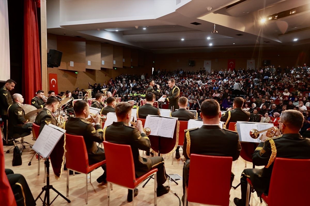 Bingöl\'de 2. Ordu Bölge Bando Komutanlığı konser verdi