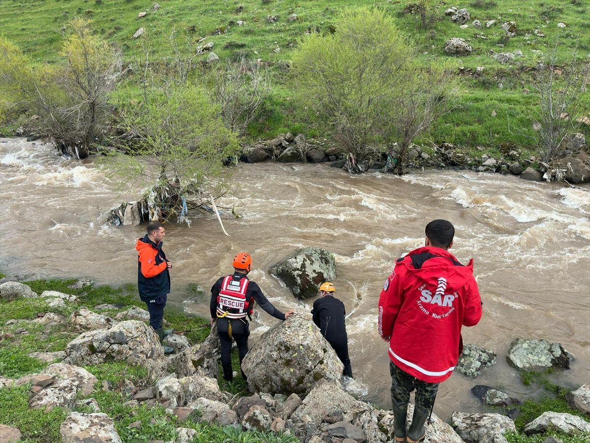 Bingöl\'de Kaybolan Öğretmen İçin Arama Çalışmaları Sürüyor