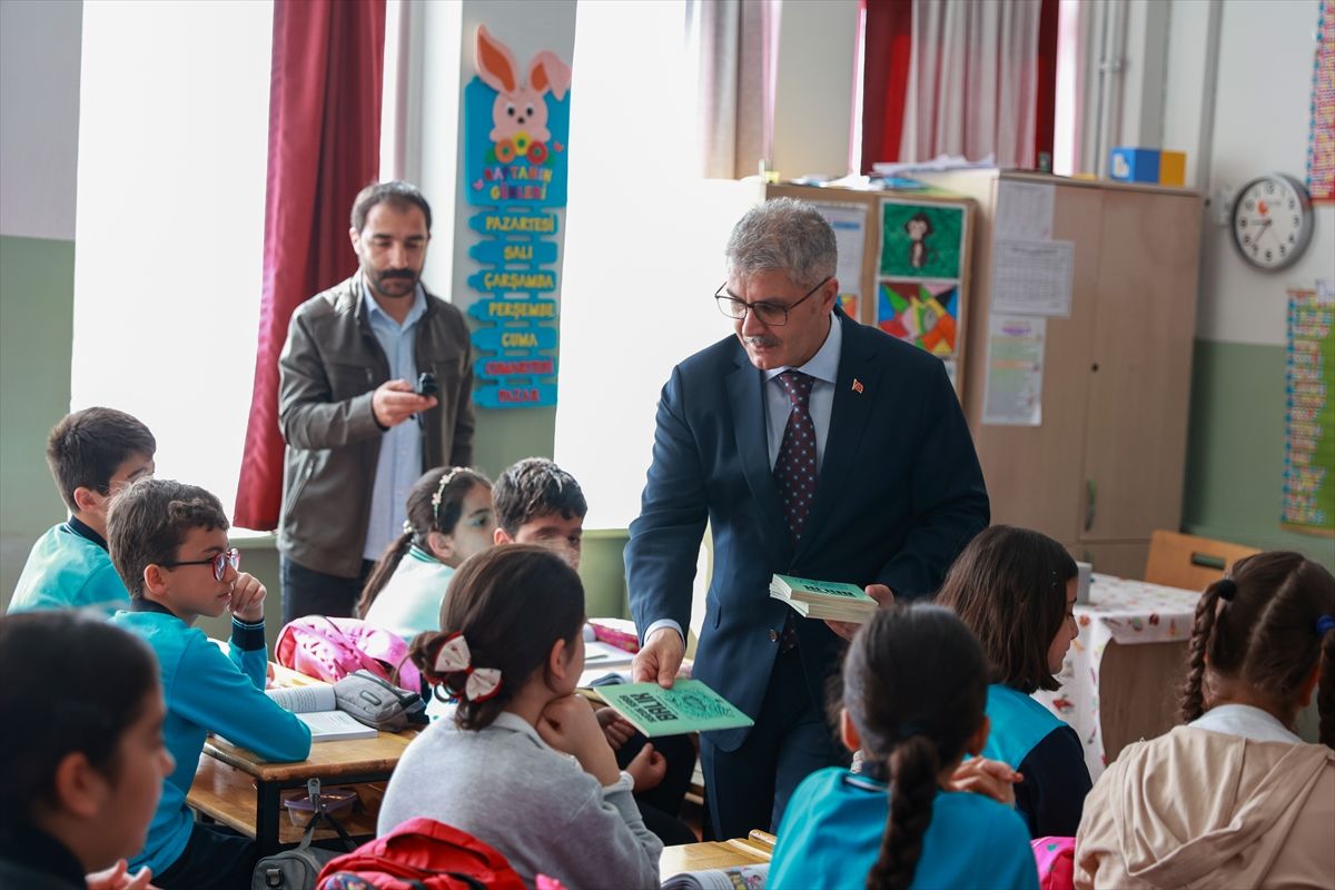 Vali Çelik, Okul Ziyareti Gerçekleştirdi