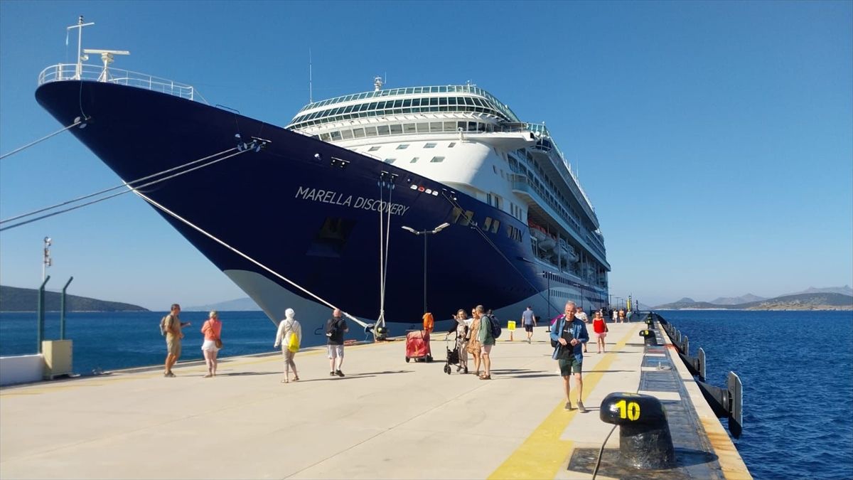 Bodrum\'a 1752 Yolcu Taşıyan Kruvaziyer Geldi