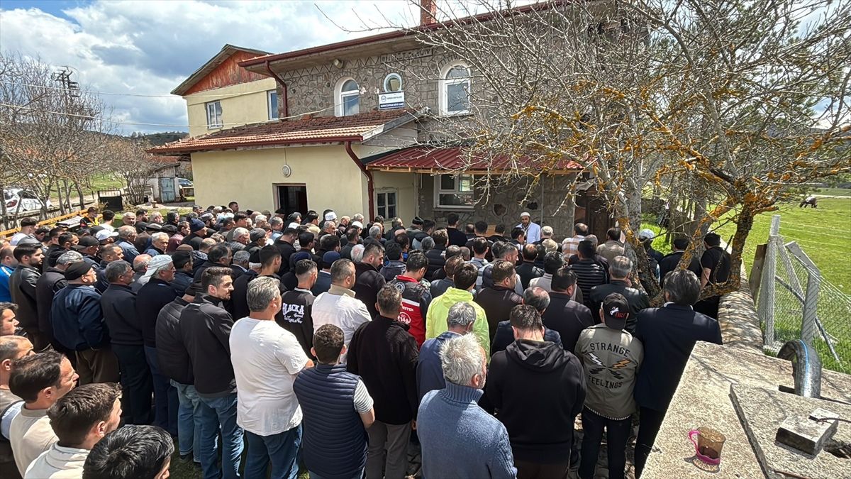 Bolu\'da Annesi Tarafından Öldürülen Bebeğin Cenazesi Defnedildi