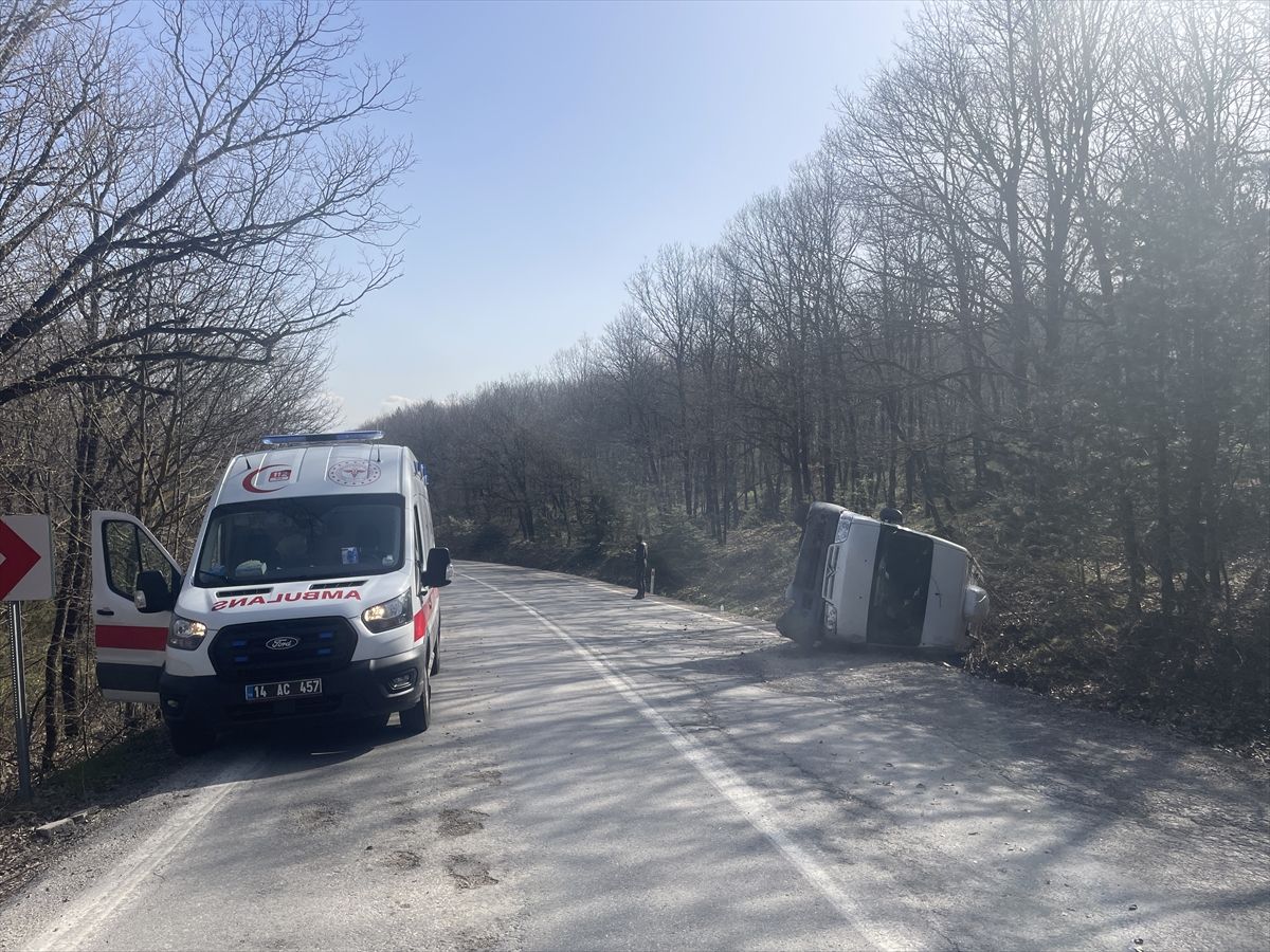 Bolu\'da Minibüs Devrildi