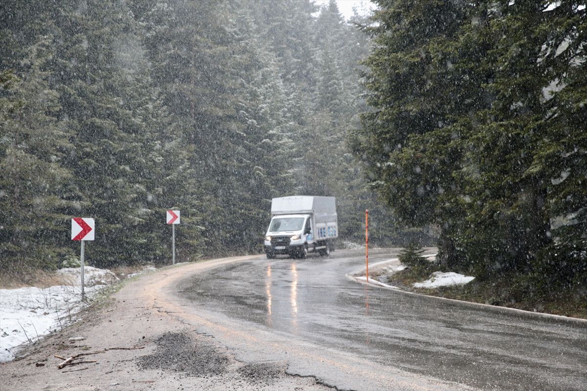 Bolu ve Karabük\'te Nisan\'da Kar Yağışı