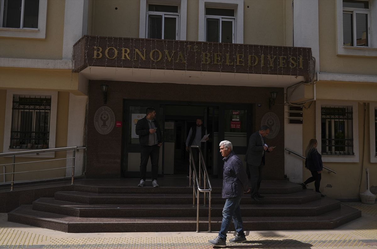 Bornova Belediyesi\'nde Gözaltılar