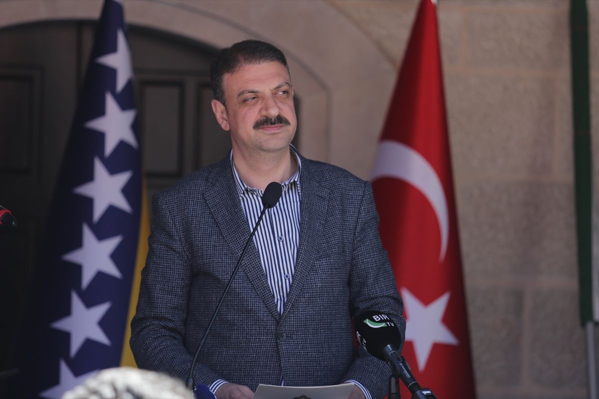 Bosna Savaşı\'nda yıkılan ve Türkiye\'nin desteğiyle yeniden yapılan Dugalica Camisi ibadete açıldı