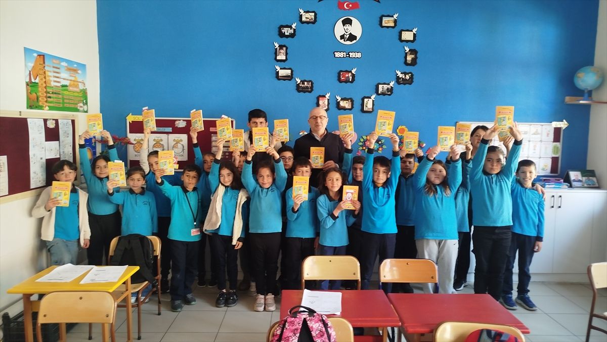 Yazar Erdoğan Car, Mezun Olduğu Okulda Öğrencilerle Buluştu