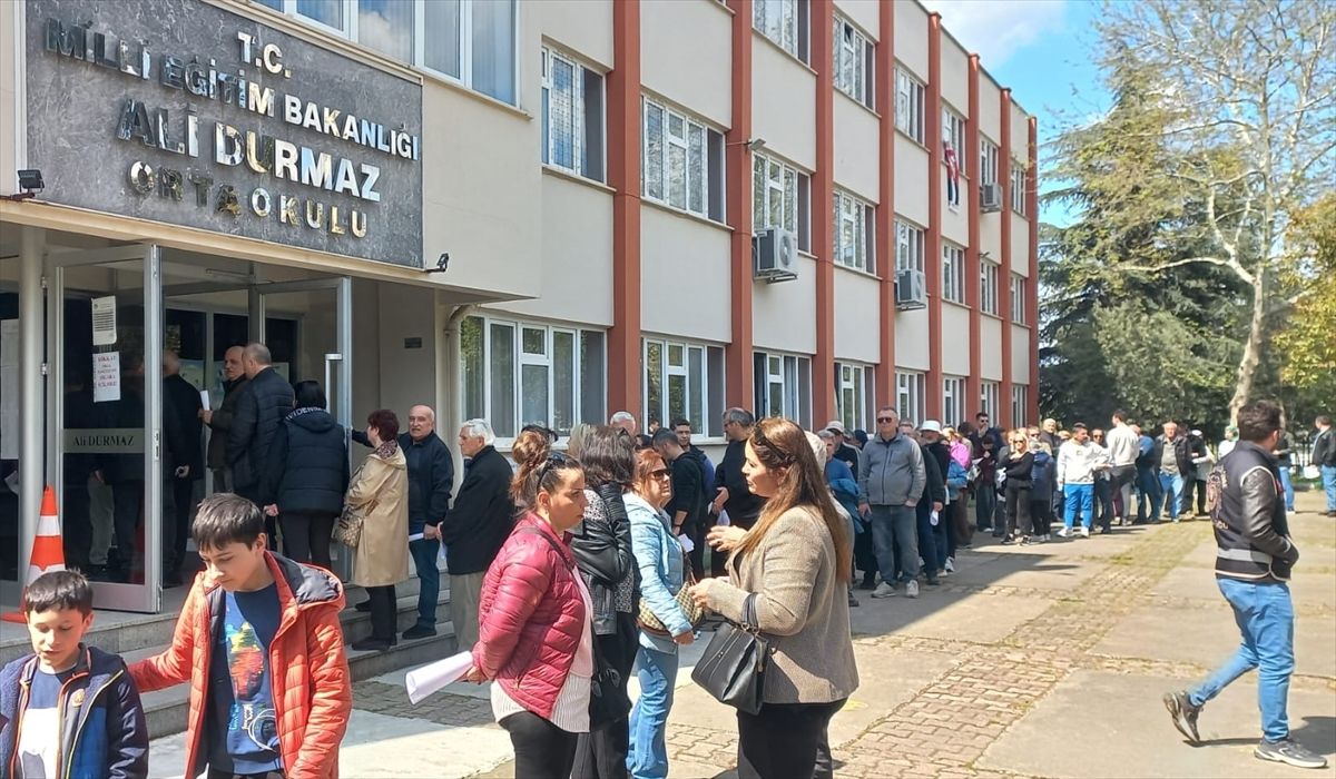 Bulgaristan Seçimlerinde Uzun Kuyruklar