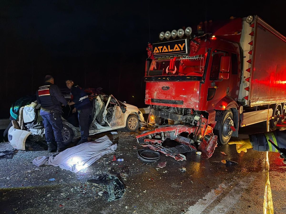 Ağlasun\'da Kaza: 1 Ölü, 4 Yaralı