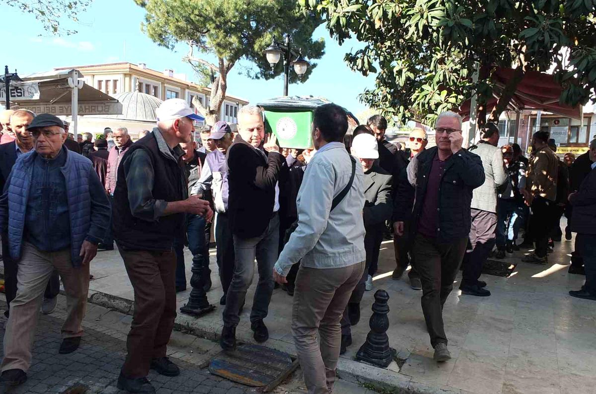 Burhaniyeli Rafet öğretmen son yolculuğuna uğurlandı