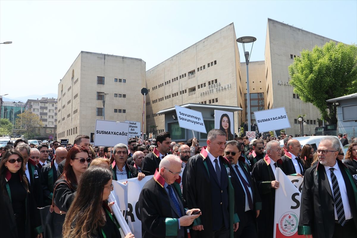 Avukatlar Hatice Kocaefe\'yi Protesto Etti