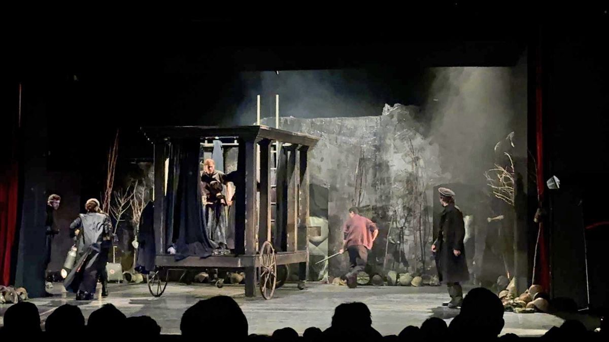 Bursa\'da Sırp Tiyatrosu: \'Cesaret Ana ve Çocukları\' Oyunu Sahnelendi