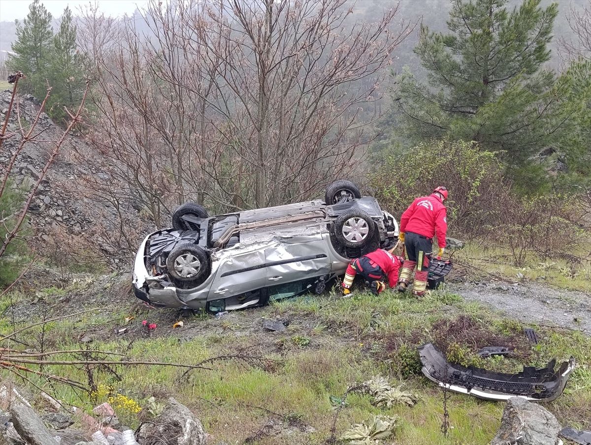 Bursa\'da Trafik Kazası: 3 Yaralı