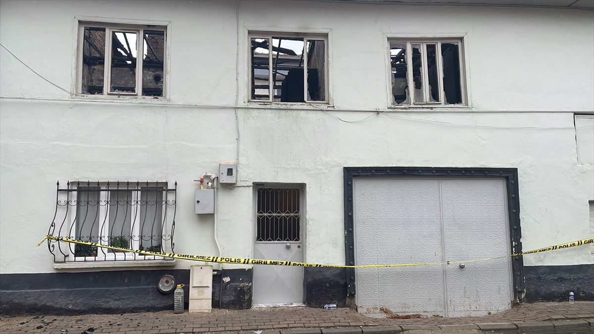 Bursa\'da Yangın: 1 Ölü, 1 Yaralı