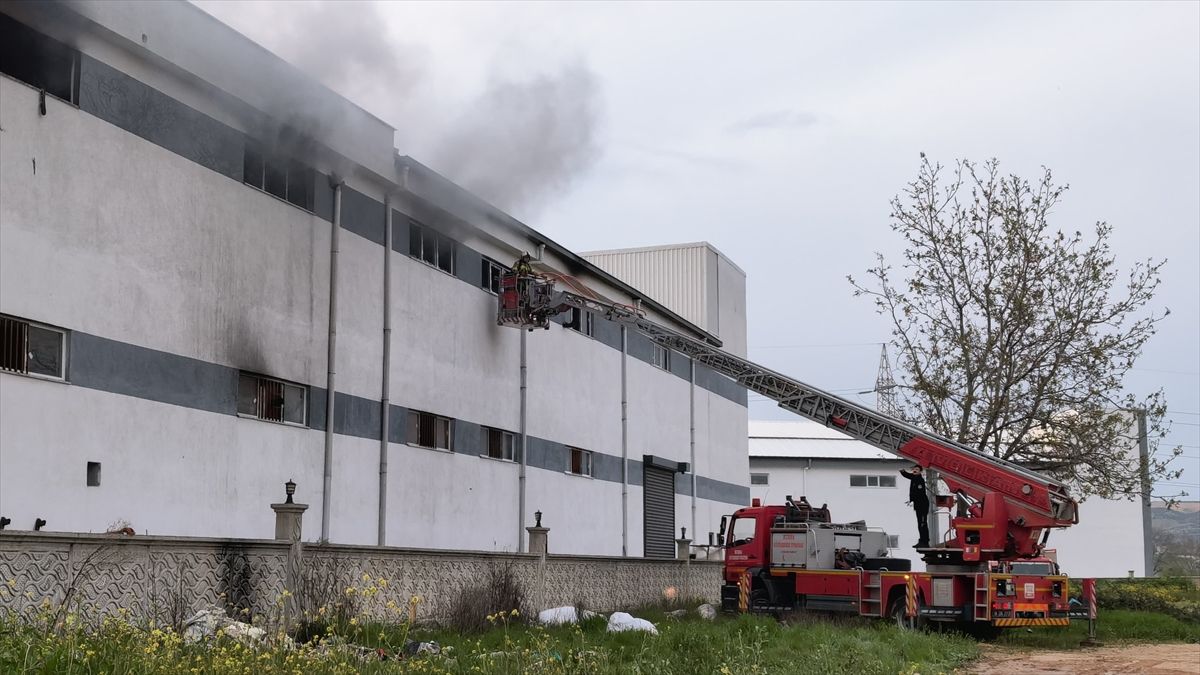 İnegöl\'de Mobilya Fabrikasında Yangın