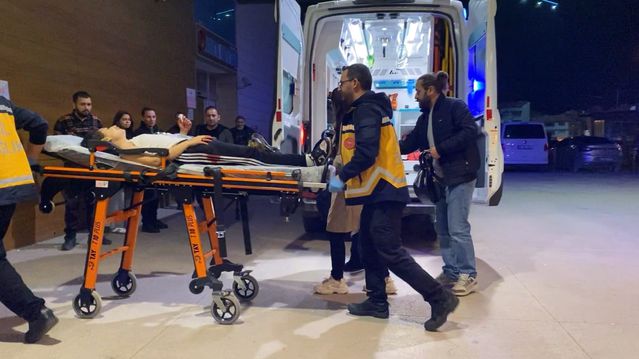 Bıçaklı Kavga: İki Genç Kız Yaralandı