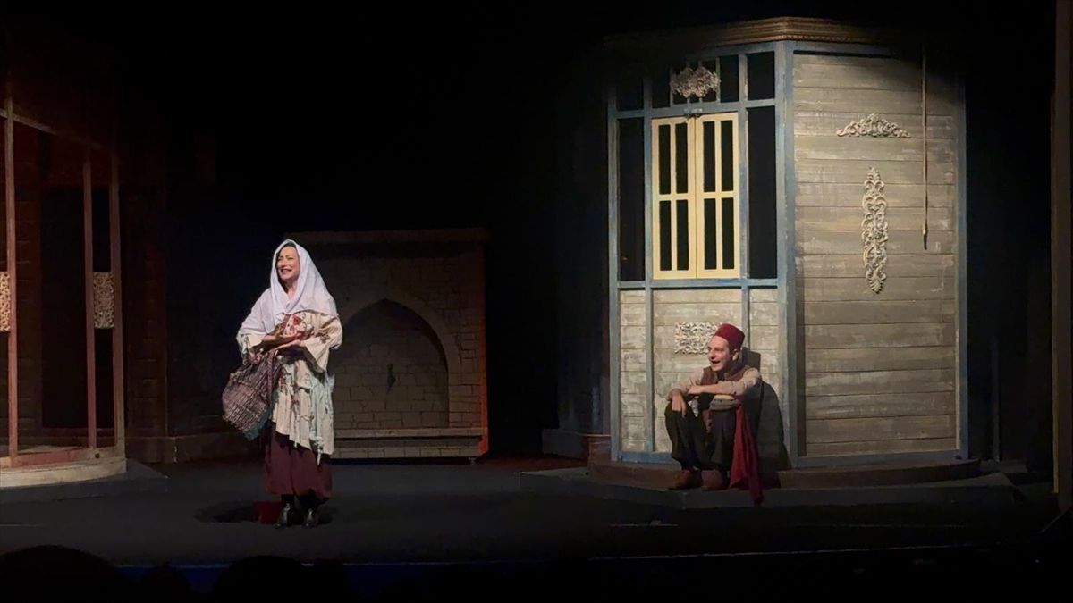 Erzurum Tiyatrosu Bursa\'da \'Yalancının Mumu\' ile Sahne Aldı