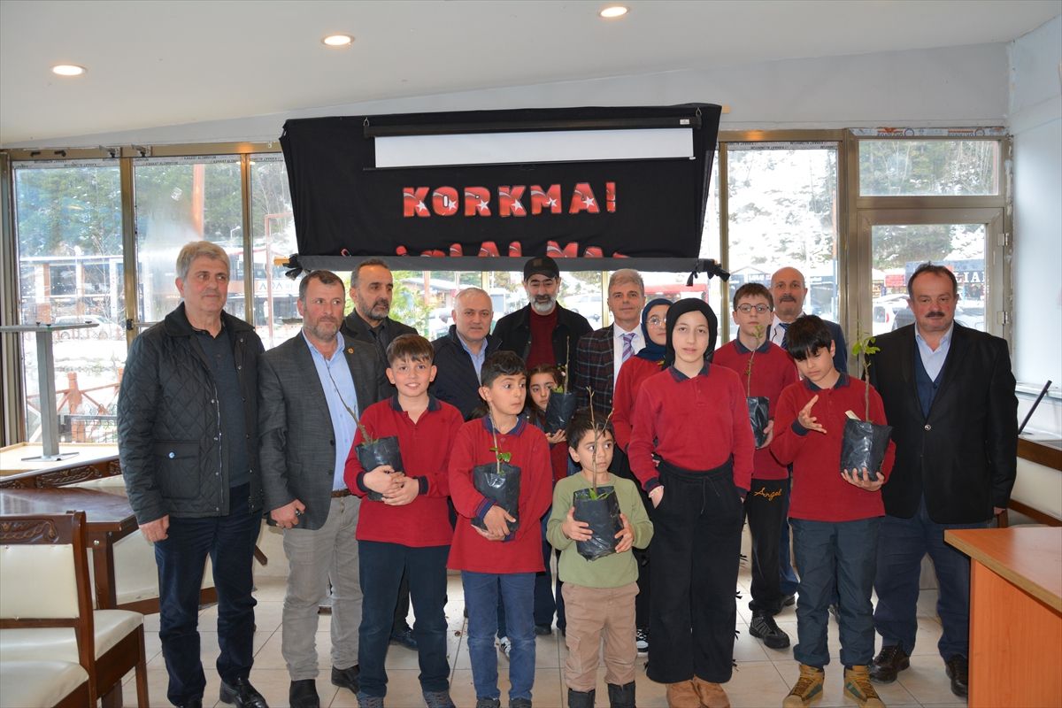 Çaykara\'da öğrencilere meyve fidanı dağıtıldı