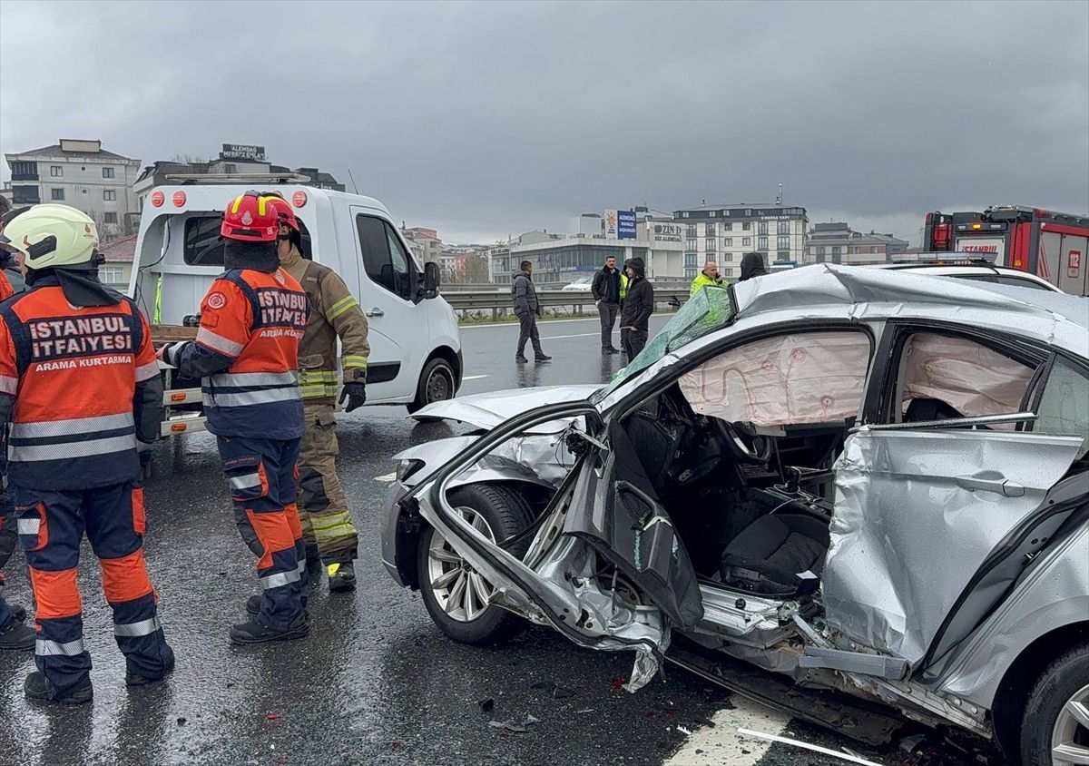 Çekmeköy\'de Trafik Kazası: 4 Yaralı
