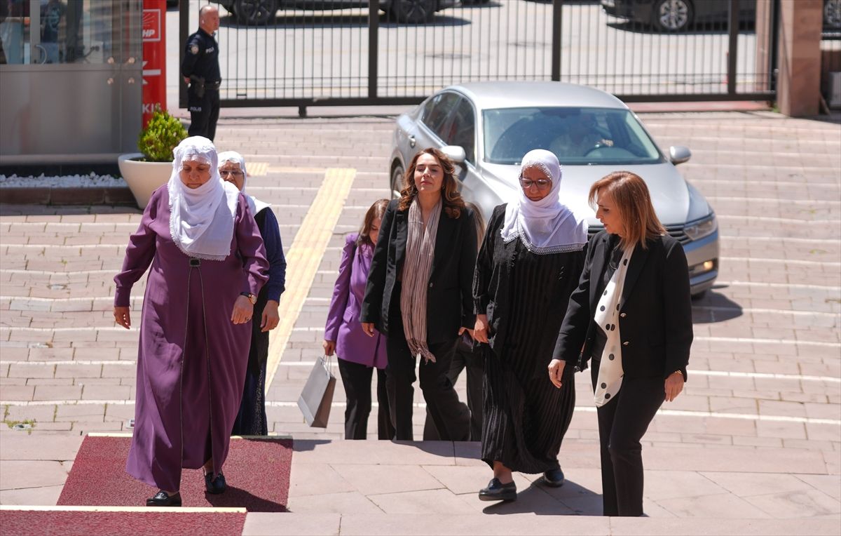 CHP\'den Barış Anneleri\'ne Ziyaret