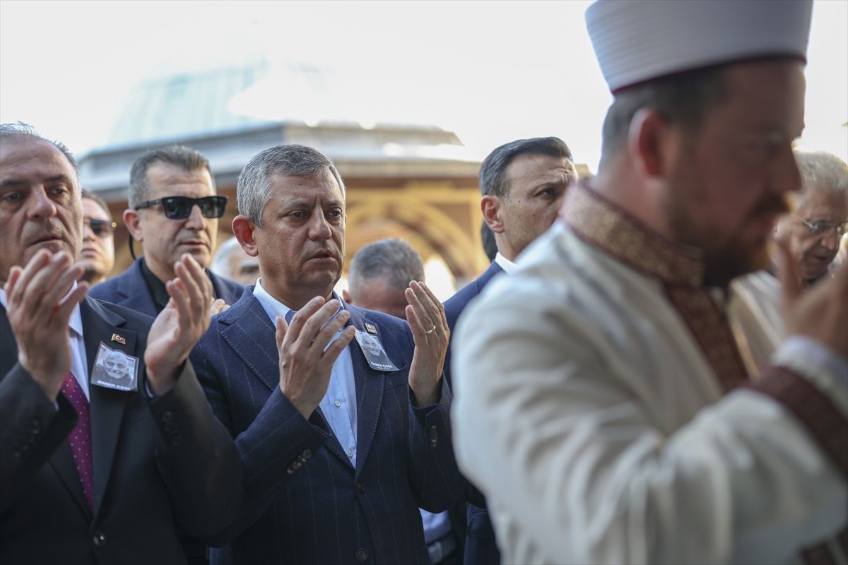 Özgür Özel, Ömer Çebi\'nin Cenaze Törenine Katıldı