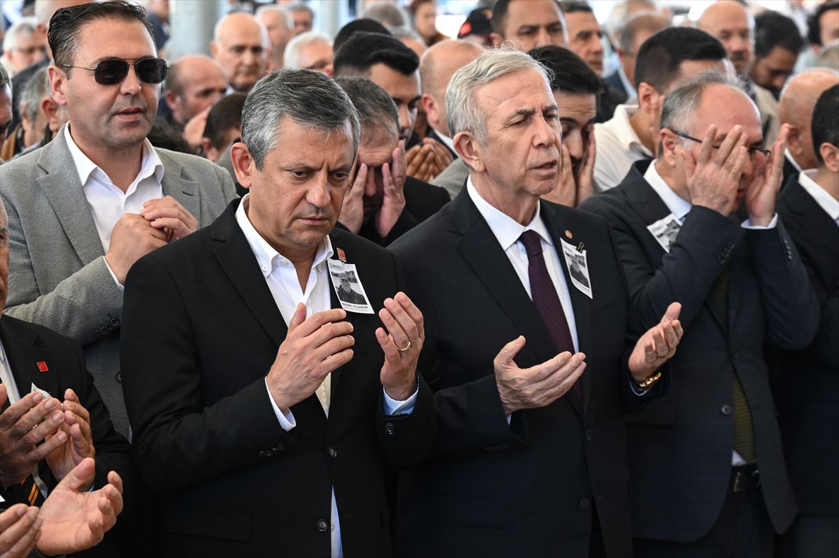 Özgür Özel, Rahmi Yıldırım\'ın Cenaze Törenine Katıldı