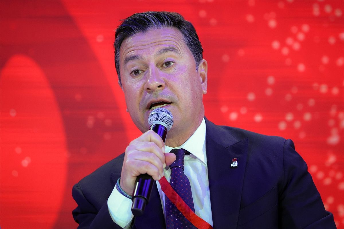 Özgür Özel, Barselona\'da Küresel İlerici Toplantısı\'na Katıldı