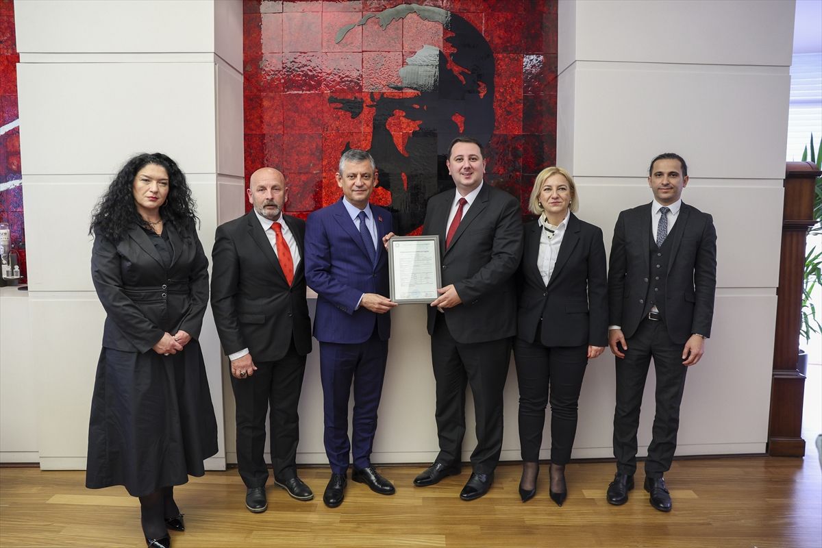 Özgür Özel, THP Heyeti ile Görüştü