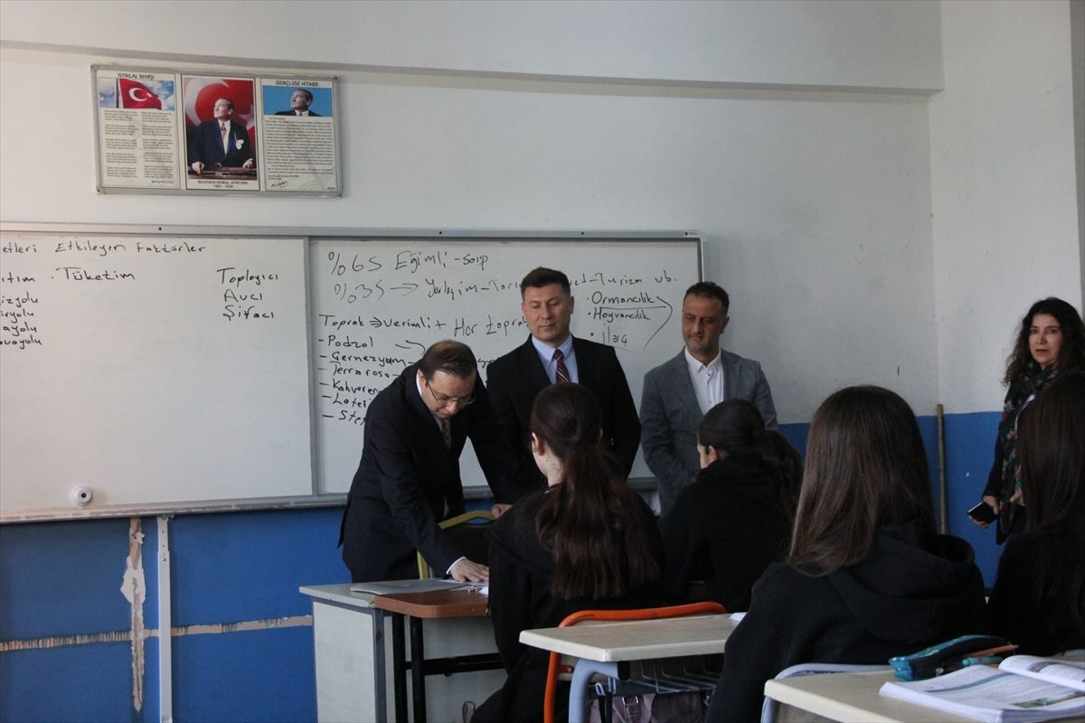 Kaymakam Baycar Cizre Merkez Anadolu Lisesi\'ni Ziyaret Etti