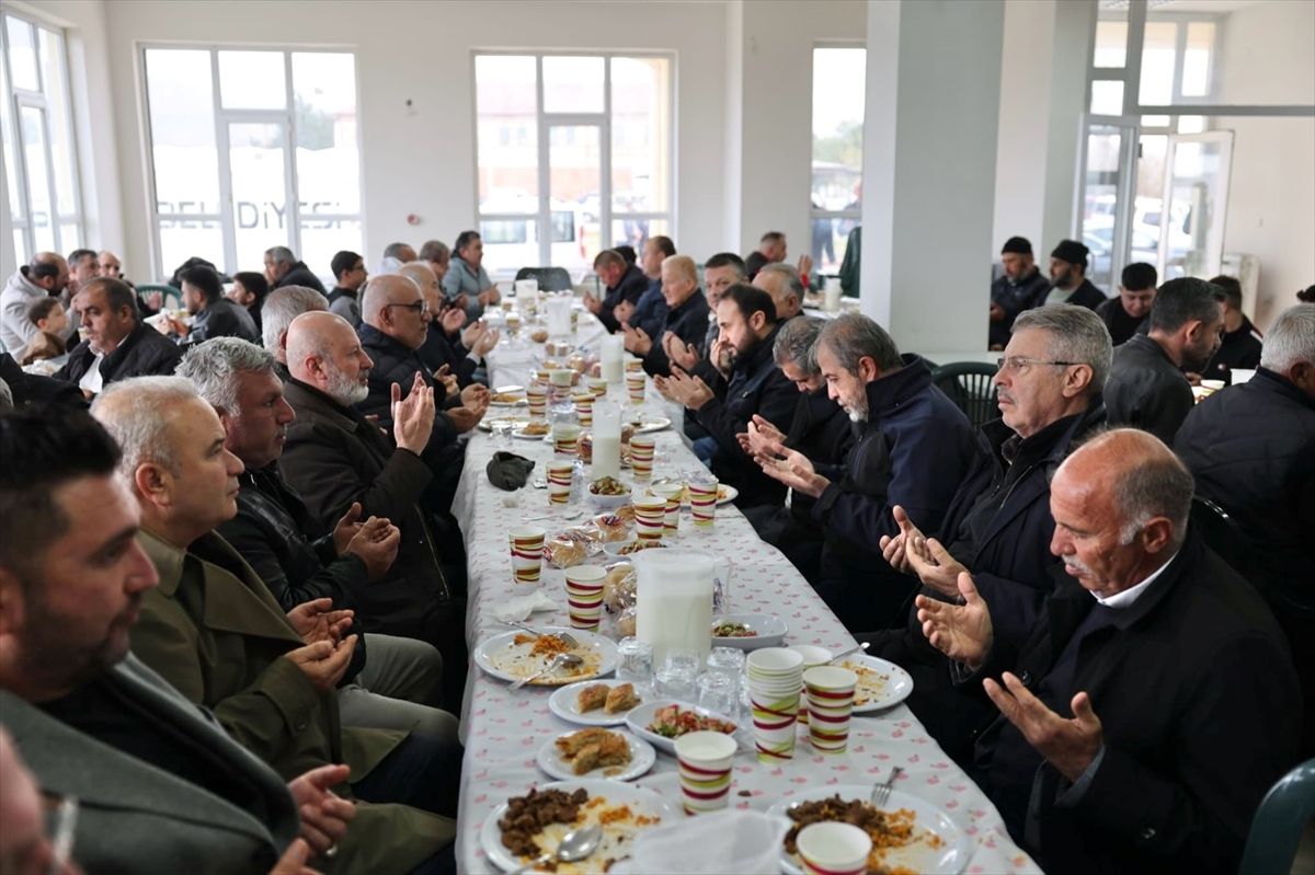 Çolakbayrakdar, Yemliha ve Mahzemin\'i Ziyaret Etti