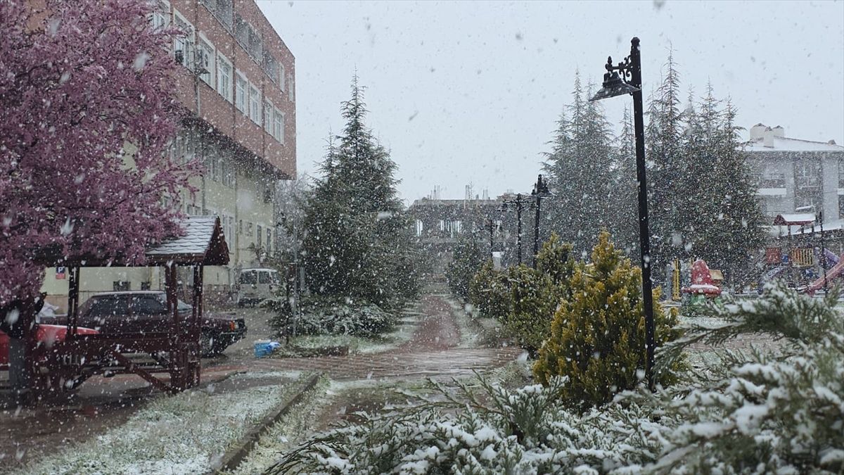 Samsun ve Amasya\'da Nisan Ayında Kar Yağışı