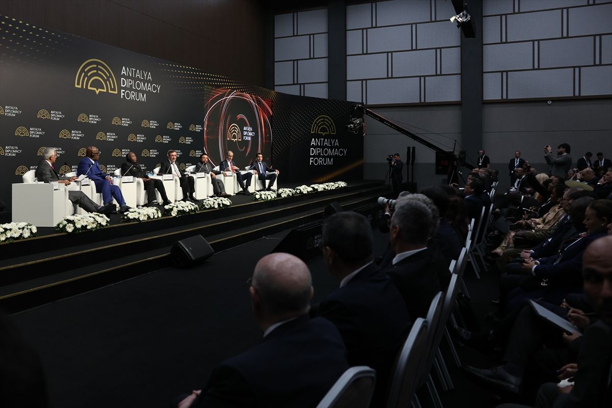 Cumhurbaşkanı Yardımcısı Yılmaz, "Değişen Dünya Düzeninde Bölgesel Sahiplenmenin Rolü" Paneli\'nde konuştu Açıklaması