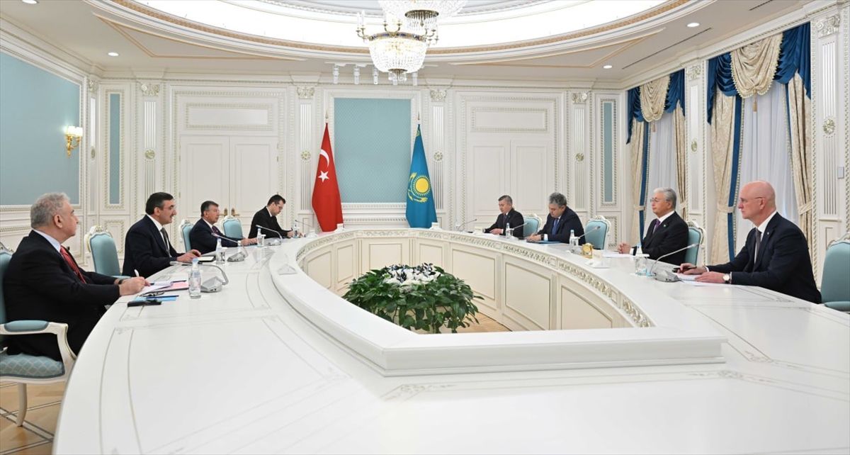 Cevdet Yılmaz, Tokayev ile Astana\'da Görüştü