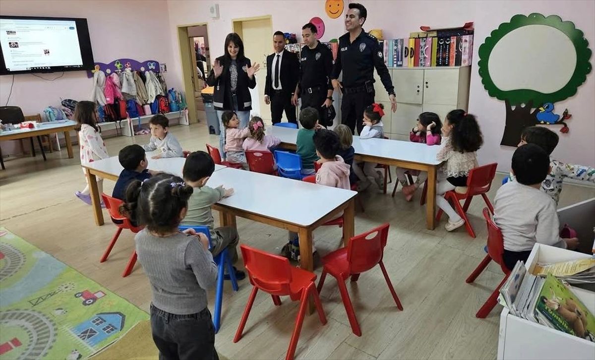 Datça\'da Anaokulu Öğrencileri Polisi Ziyaret Etti