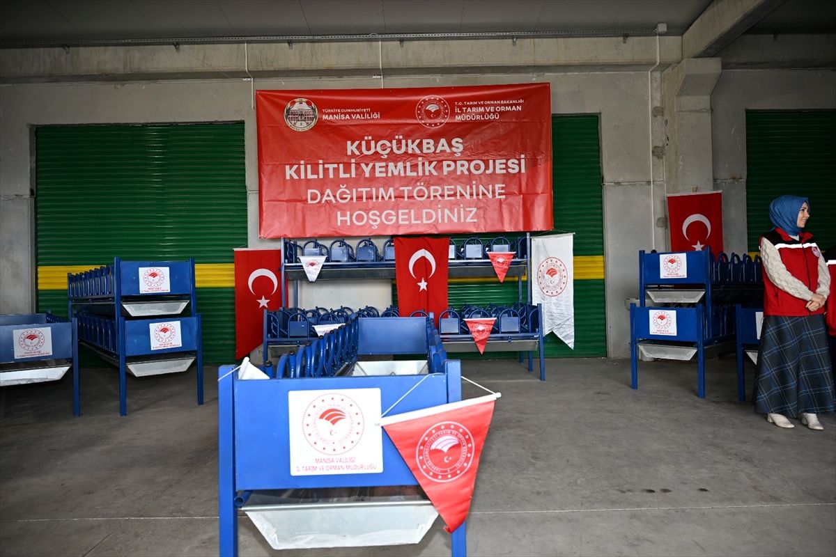 Demirci\'de Besicilere Hibe Yemlik Dağıtımı