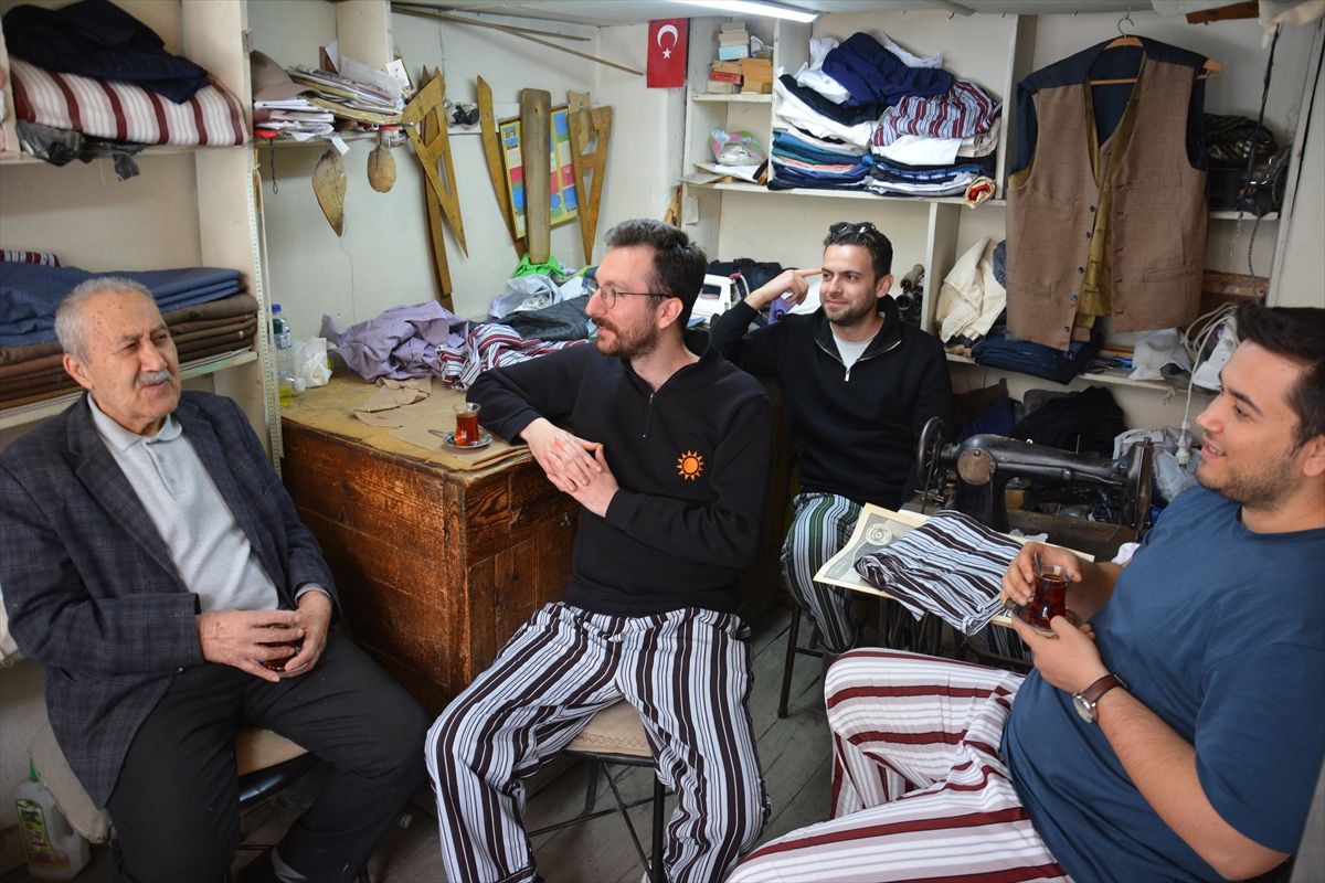 60 Yıldır Çizgili Pijama Dikip Kültürü Yaşatıyor