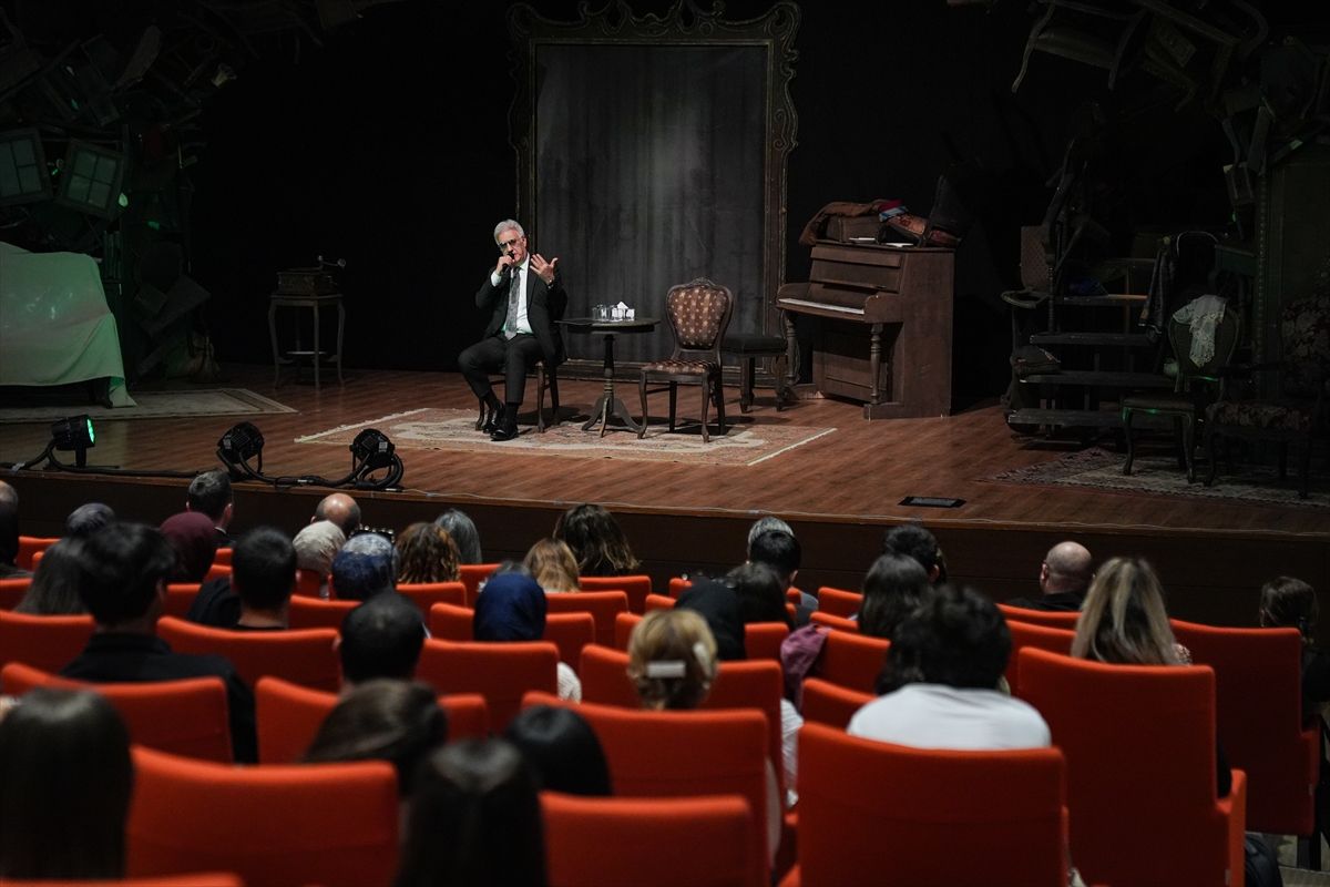 Karadağlı\'dan Gençlere İlham Verici Mesaj
