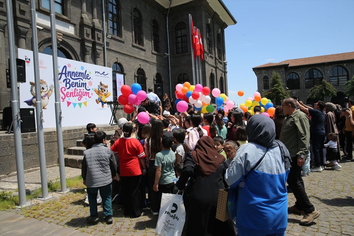 Diyarbakır\'da Anneler Günü Şenliği