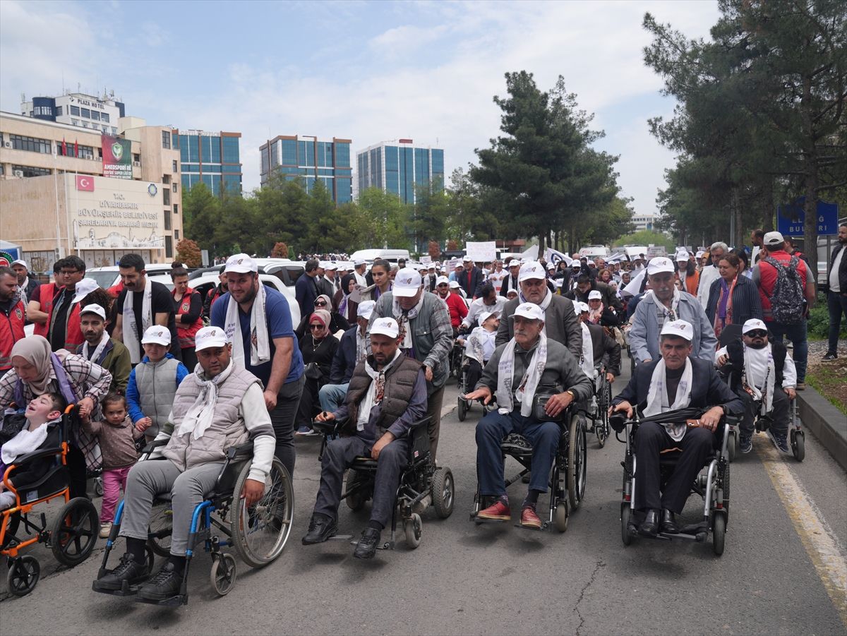 Diyarbakır\'da Engelliler Onur Yürüyüşü