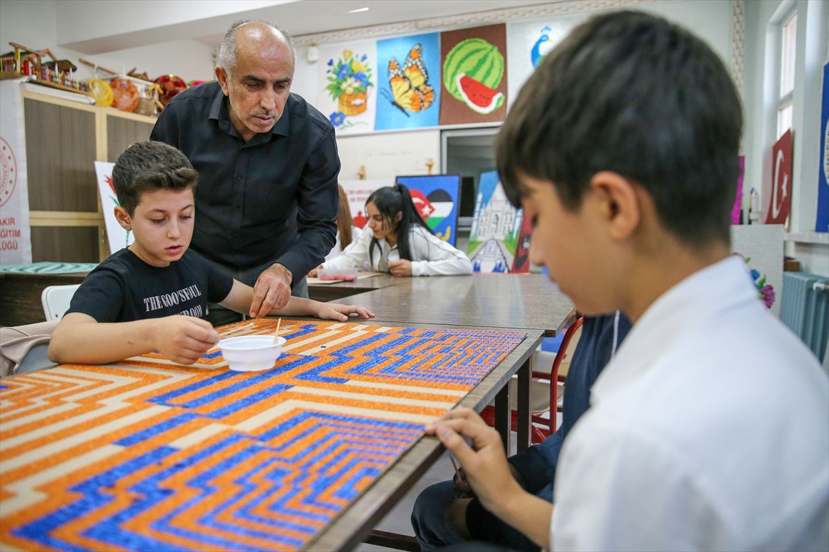 Diyarbakır\'da Öğrenciler Teknolojiyi Sanata Dönüştürüyor